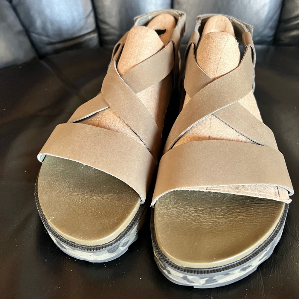 SOREL Roaming Criss Cross Sandal 9.5 Women - Picture 3 of 9